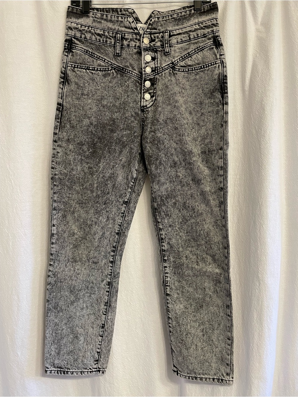 Zara High-Rise Acid Wash Jeans, size 6